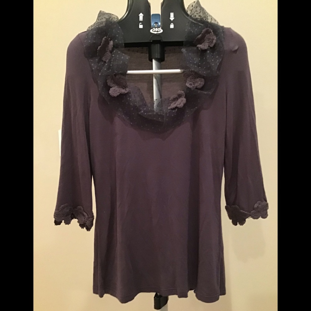 Feminine flattering purple top Size M
